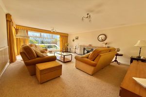 20' Living Room- click for photo gallery